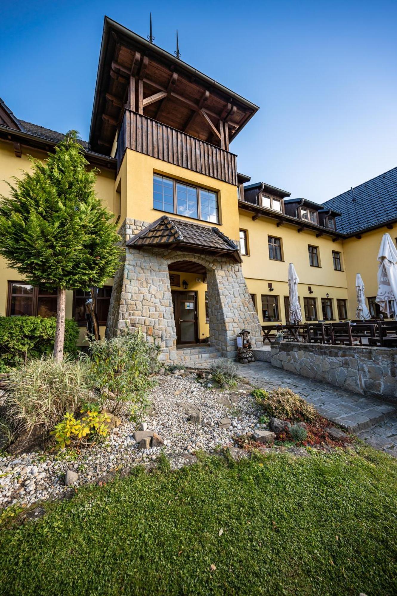 Valašský Hotel a Pivní lázně OGAR Luhačovice Exterior foto