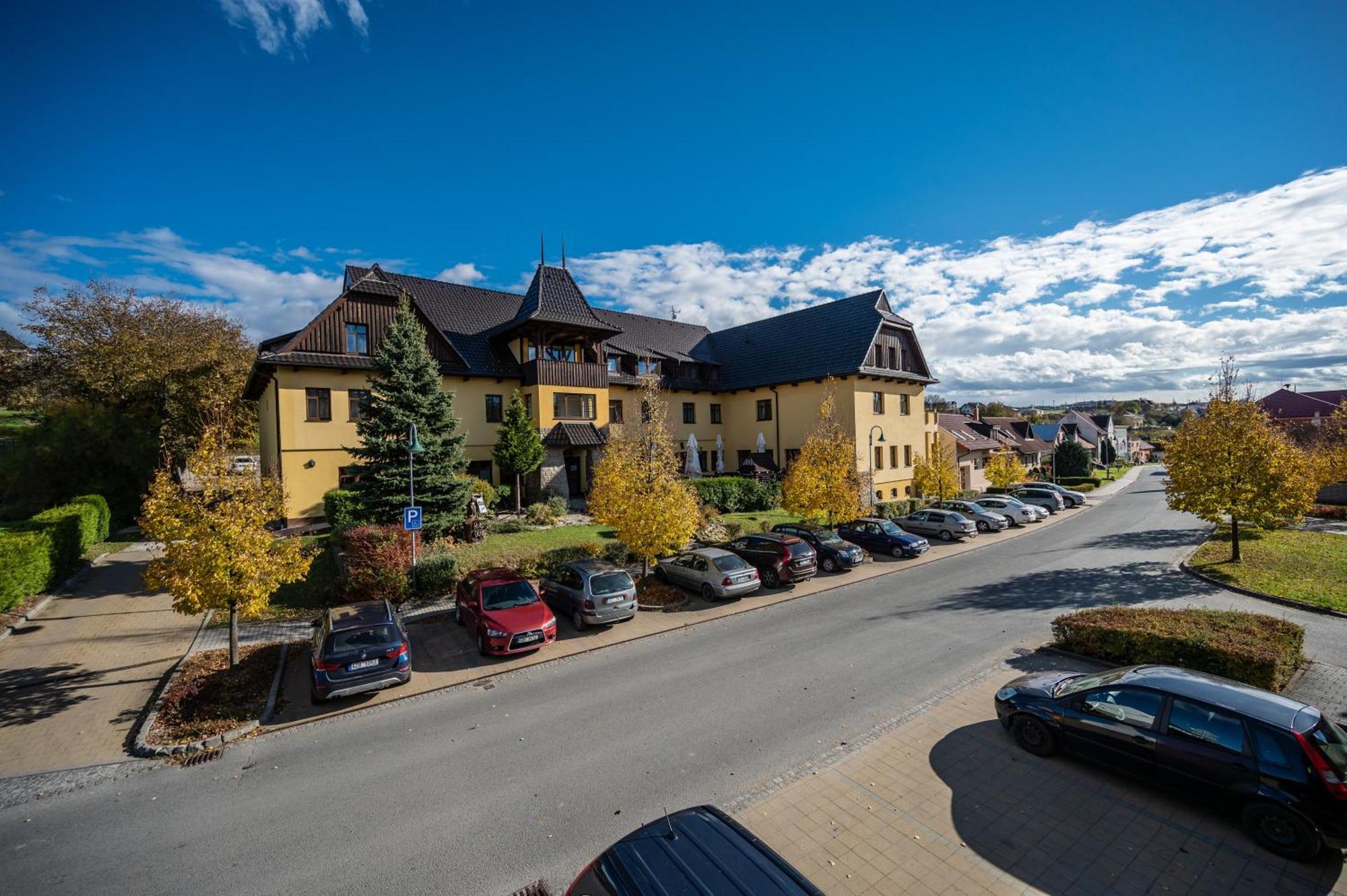 Valašský Hotel a Pivní lázně OGAR Luhačovice Exterior foto