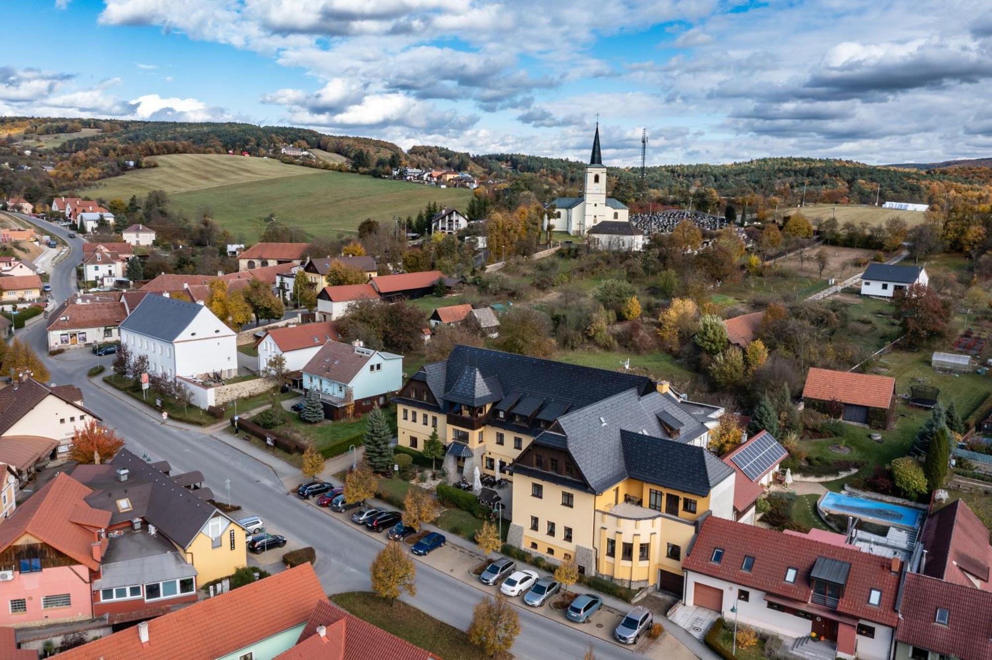 Valašský Hotel a Pivní lázně OGAR Luhačovice Exterior foto